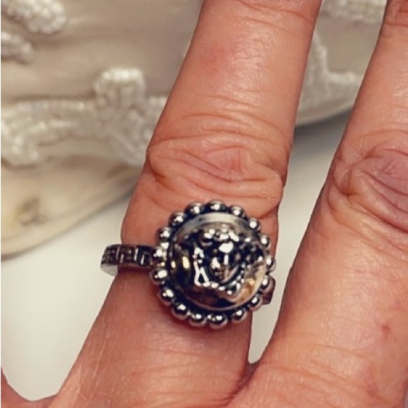 VERSACE VINTAGE MEDUSA RING - Picture 7 of 8